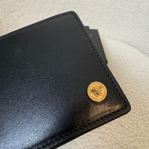 Versace Medusa Black Leather Wallet - Picture 4 of 8